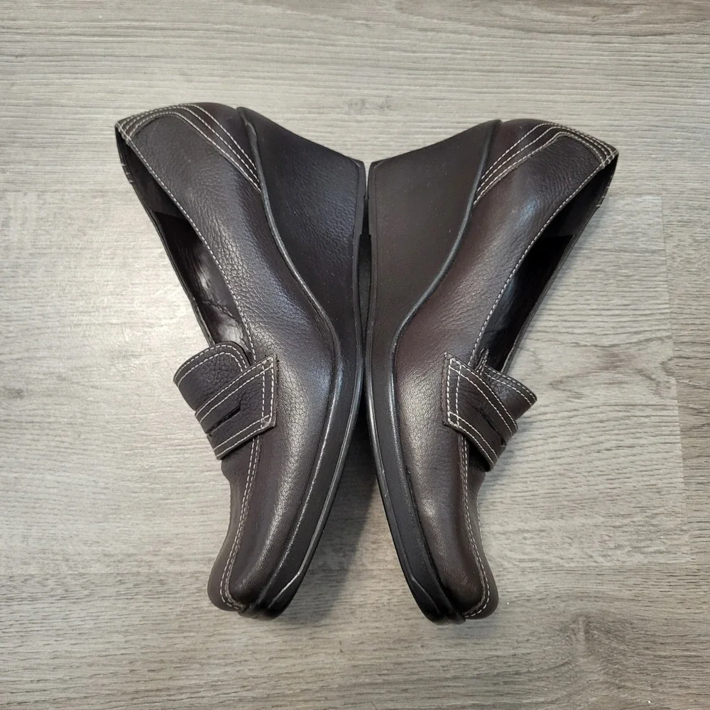 Gianni Bini Womens Brown Leather Square Toe Wedge Penny Loafers Y2K Size 6